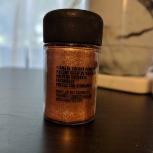 Mac Pigment in Tan